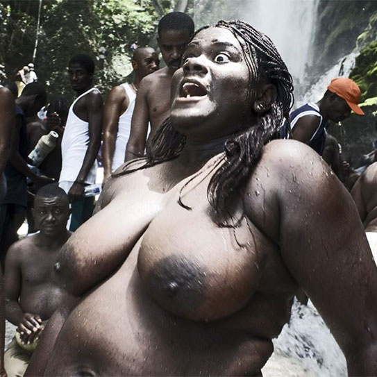 audou à Haïti - Femme en transe.